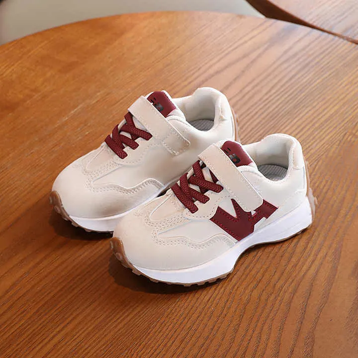 حذاء رياضي كاجوال عصري Fashionable casual sneakers