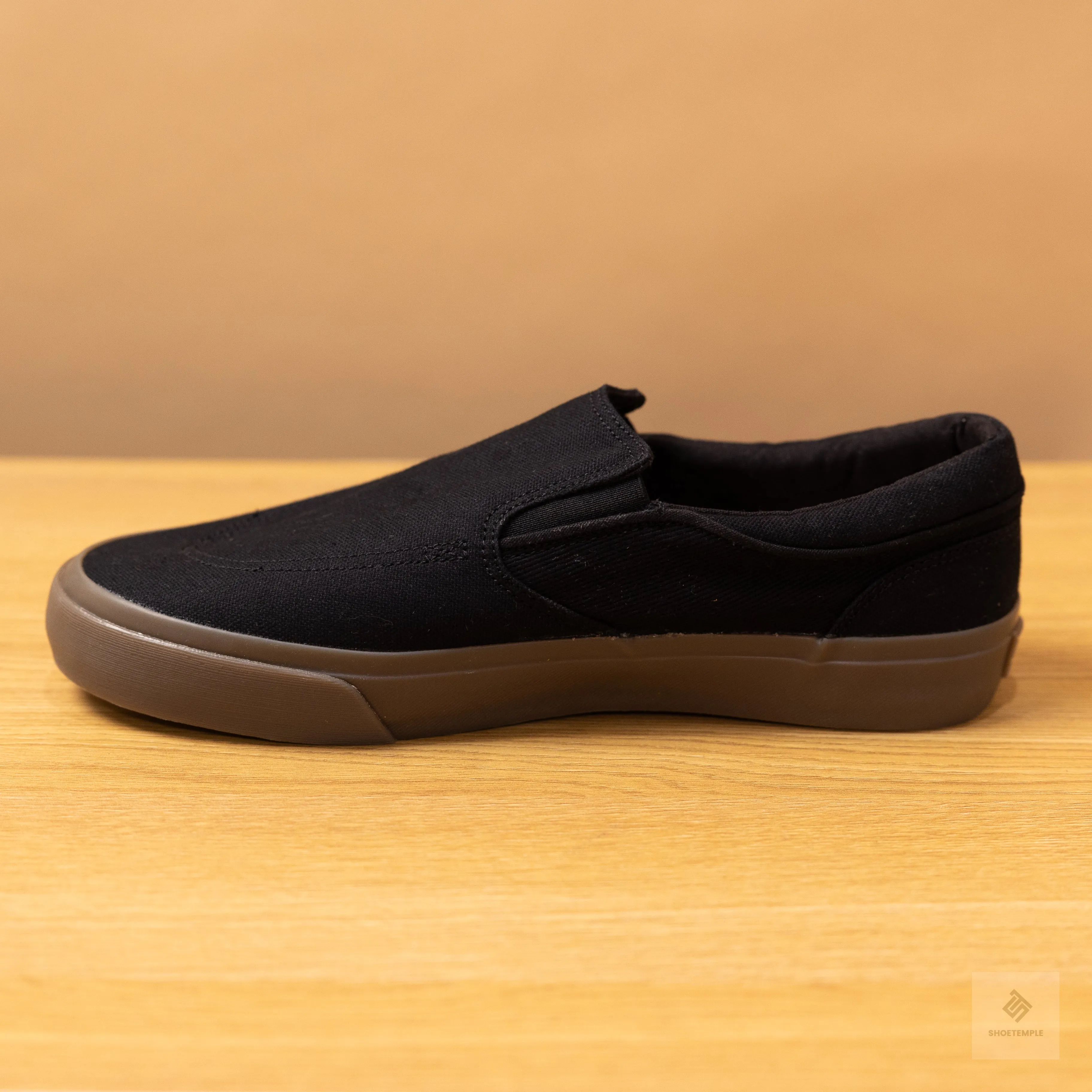Kustom Wide Slip On