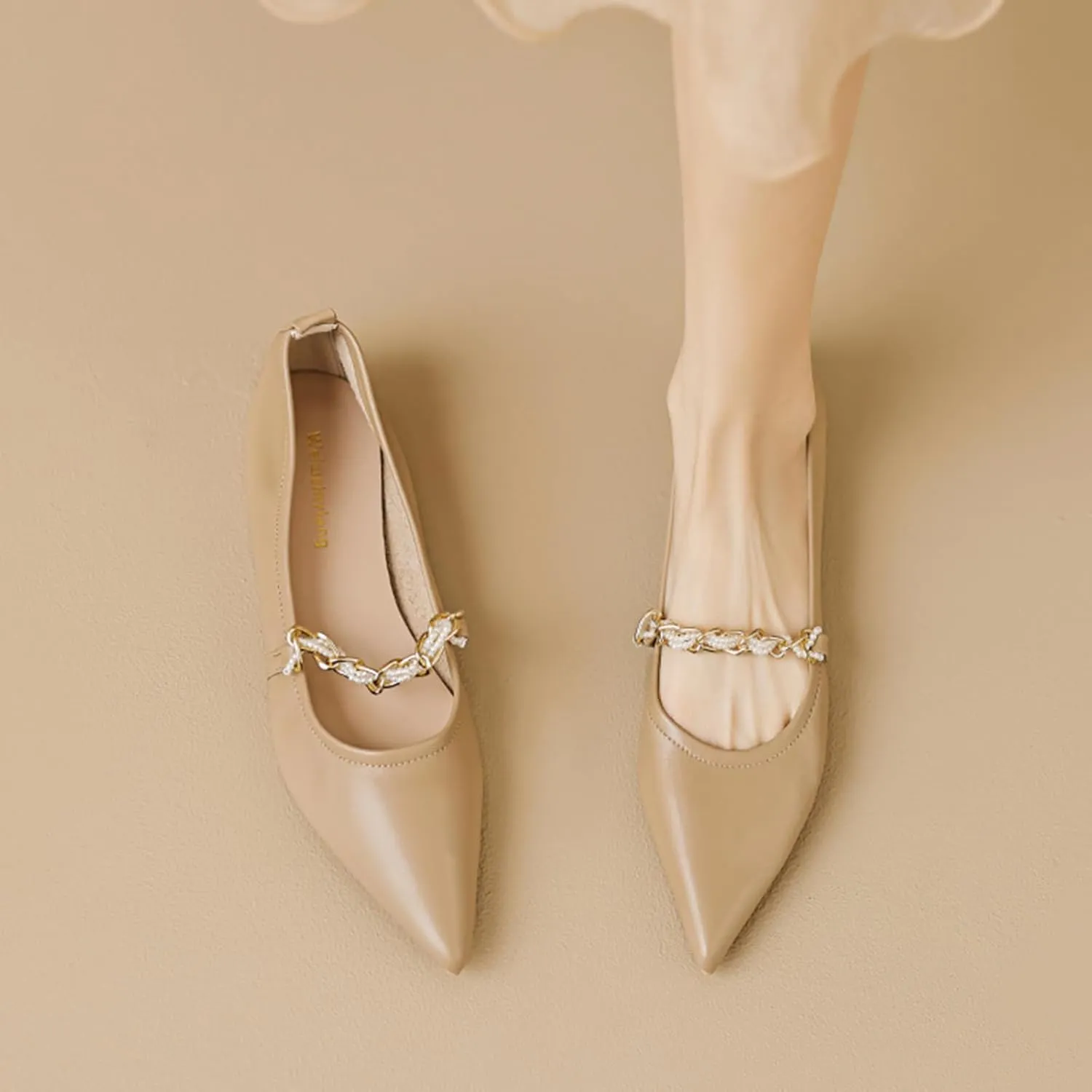 Women's Leather Mary Jane Flats Shoes with Pearl Strap Fashion Closed Pointed Toe Shallow Mouth Slip On Soft Sole Bridal Shoes Luxury Business Wedding Dress Shoes